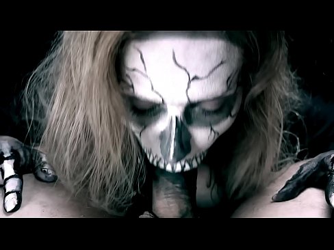 ❤️ Demonsko dekle sesa kurca s svojimi črnimi usti in pogoltne spermo. ❤❌ Porno pri nas ﹏